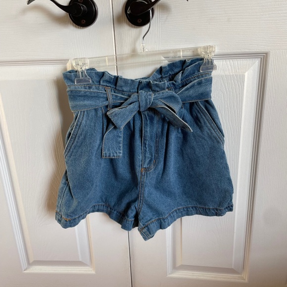 Forever 21 denim shorts with tie belt - size S - Picture 1 of 3